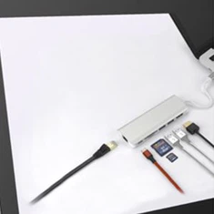 Ethernet付きUSB-Cマルチポートアダプタ4k